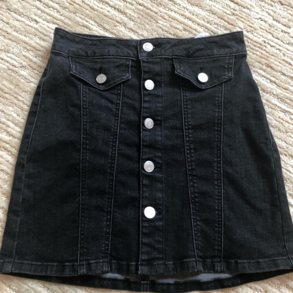 Garage black stretch denim button front miniskirt in size medium - Picture 10 of 12